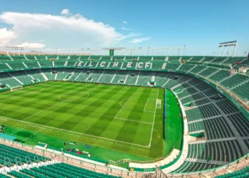 La Audiencia de Castellón condena a 2 años de prisión a un aficionado del Elche CF por agredir con un vaso de cristal a otro del Villarreal