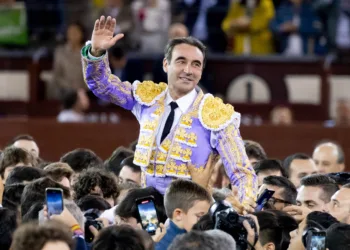 Por qué la despedida de Enrique Ponce en Valencia no se podrá ver por televisión?