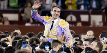 Por qué la despedida de Enrique Ponce en Valencia no se podrá ver por televisión?