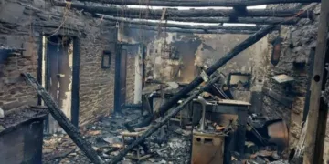 El incendio que destruyó el sueño de dos valencianos en Galicia: ahora luchan por reconstruirlo