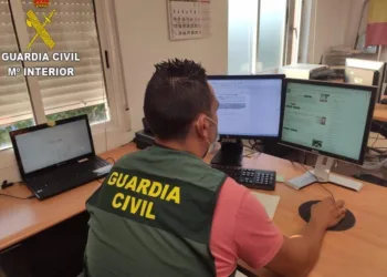 La Guardia Civil investiga a un hombre por amenazar a una menor con la difusión de imágenes íntimas