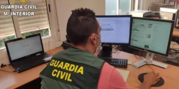 La Guardia Civil investiga a un hombre por amenazar a una menor con la difusión de imágenes íntimas