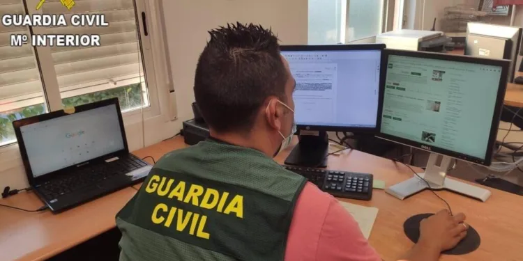 La Guardia Civil investiga a un hombre por amenazar a una menor con la difusión de imágenes íntimas