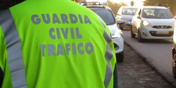 El temporal de viento afecta al tráfico: Castellón y Tarragona, en alerta máxima tras una cadena de accidentes
