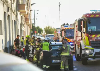 Desalojado un edificio en València tras incendio causado por un patinete eléctrico: once personas asistidas por inhalación de humo