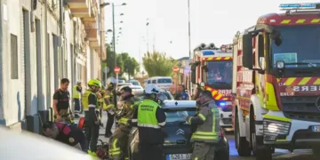 Desalojado un edificio en València tras incendio causado por un patinete eléctrico: once personas asistidas por inhalación de humo