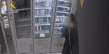 Dos menores investigados por un ataque homófobo y robo en Valencia