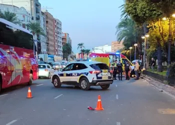 Grave atropello en Gran Vía Germanías: un peatón herido de gravedad tras accidente con una motocicleta