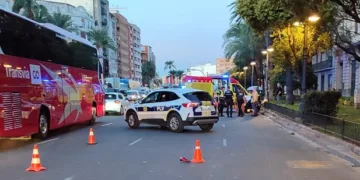 Grave atropello en Gran Vía Germanías: un peatón herido de gravedad tras accidente con una motocicleta