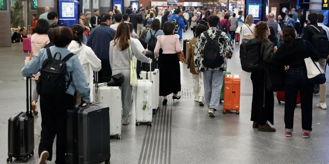 Cancelados 21 trenes entre la Comunitat Valenciana y Madrid tras el descarrilamiento en Chamartín