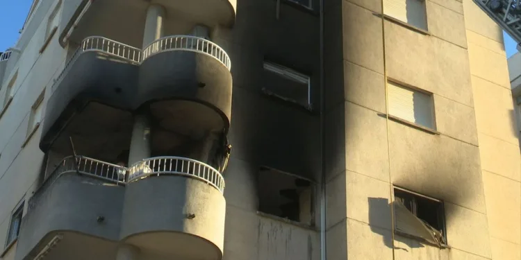 Incendio en una vivienda de Daimús deja a un hombre gravemente herido con quemaduras múltiples 1 Incendio en una vivienda de Daimús deja a un hombre gravemente herido con quemaduras múltiples