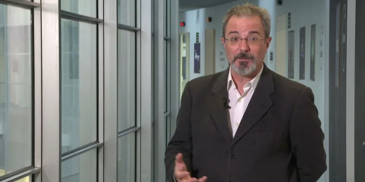 El Ayuntamiento de Valencia se enfrenta a críticas por mantener el premio de igualdad a Carlos Flores 1 El Ayuntamiento de Valencia se enfrenta a críticas por mantener el premio de igualdad a Carlos Flores