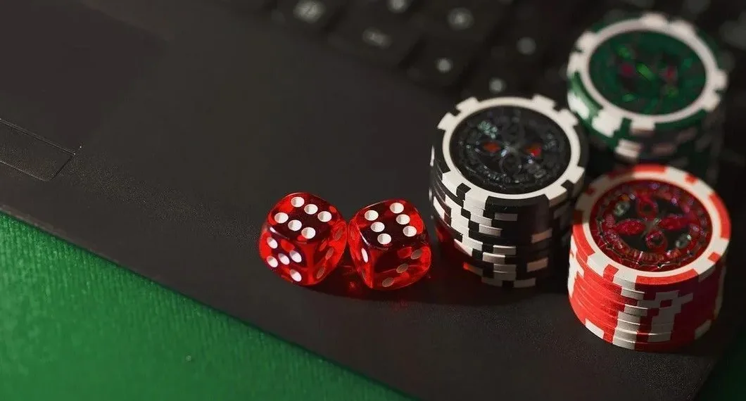 La UPCCA de Manises informa a la juventud ante el auge de la ludopatía