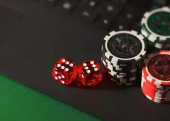 La UPCCA de Manises informa a la juventud ante el auge de la ludopatía