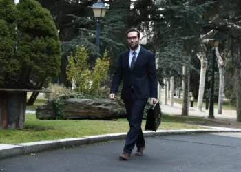 El ministro de Economía advierte sobre los riesgos de la reducción de la jornada laboral: «Debemos minimizar los efectos negativos»