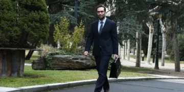 El ministro de Economía advierte sobre los riesgos de la reducción de la jornada laboral: «Debemos minimizar los efectos negativos»