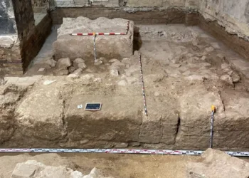 Las obras de un hotel en Valencia sacan a la luz un tramo de la muralla y otro del colector islámico