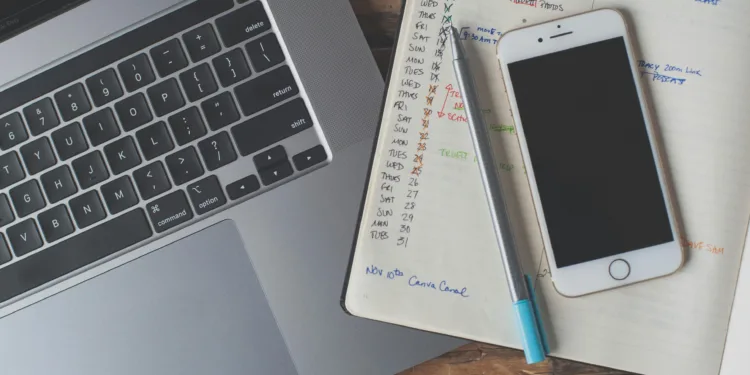 Calendario laboral 2025: Festivos y puentes en cada comunidad autónoma 1 Calendario laboral 2025: Festivos y puentes en cada comunidad autónoma