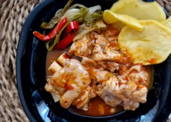 Manitas de Cerdo en Salsa: Un Plato Tradicional de Sabores Intensos