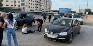 Vídeo de la intervención de un policía en Alicante: detiene a un hombre que agredía a su expareja con un cutter