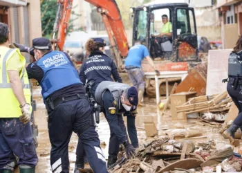 Policías municipales de Madrid refuerzan la respuesta ante la DANA en Valencia: 180 agentes apoyan en La Torre y municipios de l’Horta Sur