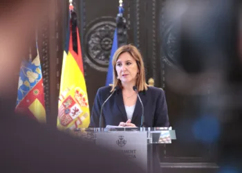 El Ayuntamiento de Valencia solicita la paralización temporal del montaje de las luces de Navidad