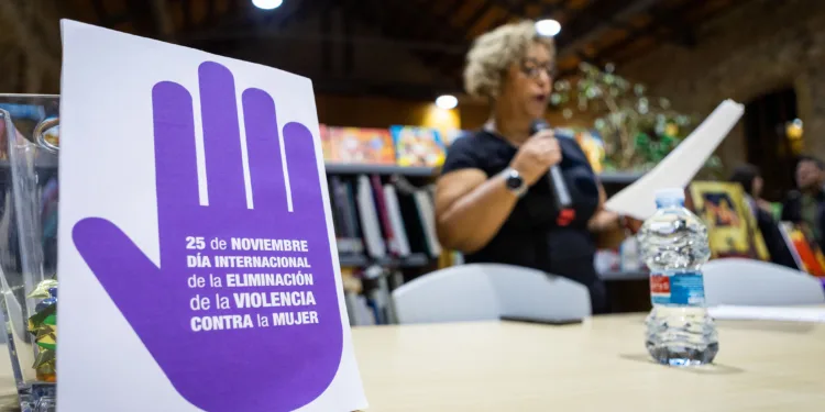 Actividades en las Bibliotecas Municipales de Valencia por el 25N: Concienciación y Cultura