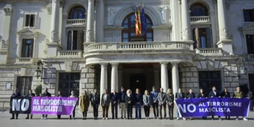 Valencia guarda un minuto de silencio por la ultima victima de violencia machista y refuerza su compromiso en la lucha contra esta lacra