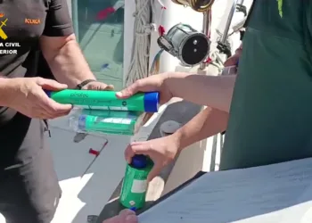 La Guardia Civil interviene más de 1.000 artículos pirotécnicos de uso náutico en la campaña "Bengala"