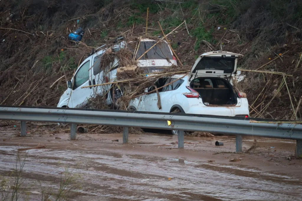 La Policía Local de Torrent hace un llamamiento a los propietarios de vehículos afectados por la DANA 4 La retirada de los 120.000 vehículos afectados por la #DANA comenzará en Alfafar, Paiporta y Massanassa