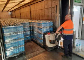 Consum colabora con Generalitat y Ayuntamientos para el envío diario de alimentos y agua a los afectados por la DANA de Valencia