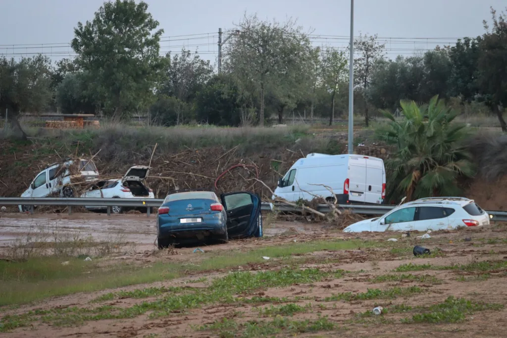 La Policía Local de Torrent hace un llamamiento a los propietarios de vehículos afectados por la DANA 2 52