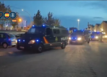 Guardia Civil y Policía Nacional se despliegan en conjunto en Valencia para frenar saqueos tras la DANA 3 Guardia Civil y Policía Nacional se despliegan en conjunto en Valencia para frenar saqueos tras la DANA