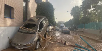 Vecinos de Benetúser denuncian la falta de coordinación y lentitud en la recuperación tras la DANA