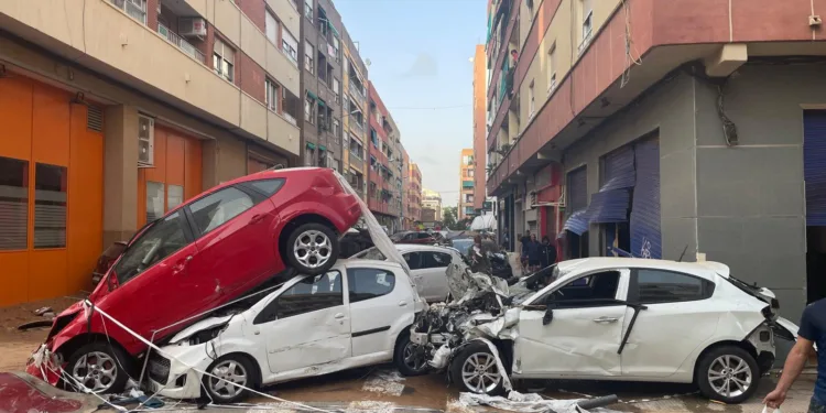 Se estima en más de 5.000 los afectados atrapados en sus casas por no funcionar ascensores tras la #DANA 1 Se estima en más de 5.000 los afectados atrapados en sus casas por no funcionar ascensores tras la #DANA