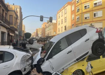 Vecinos de Benetúser denuncian la falta de coordinación y lentitud en la recuperación tras la DANA