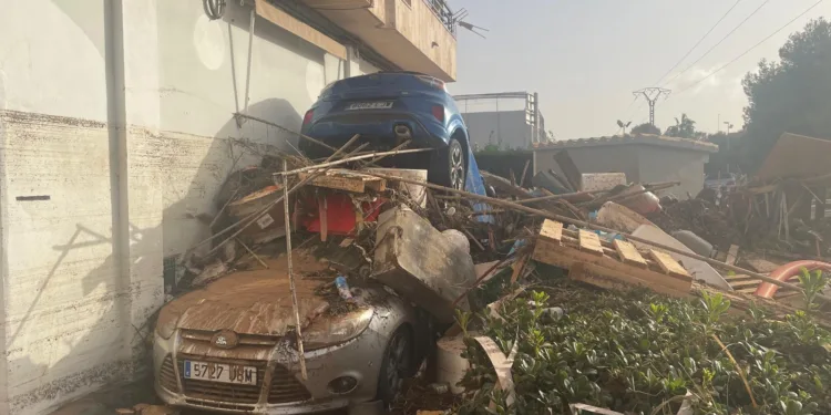 El Gobierno dará un "permiso temporal de residencia y trabajo por un año" a los migrantes afectados por la DANA 1 El Gobierno dará un "permiso temporal de residencia y trabajo por un año" a los migrantes afectados por la DANA