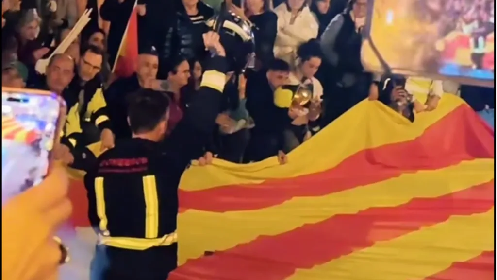 Bomberos exigen una ley de coordinación tras la dana en Valencia 3 Bomberos de toda Espana claman por una ley de coordinacion tras la dana 5 1
