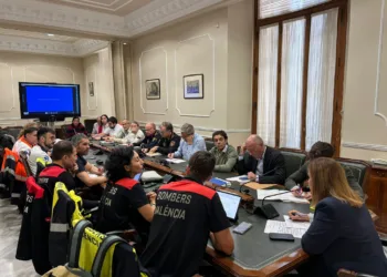 Valencia suspende las clases en 2 distritos y cierra centros sociales por la alerta naranja por lluvias