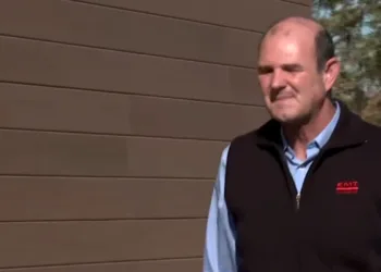 Conductores héroes en la DANA: al volante de autobuses para rescatar a los atrapados por las inundaciones en Valencia