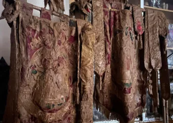 El Ayuntamiento incrementa la ayuda a las comisiones falleras que tienen su artista afectado por la dana