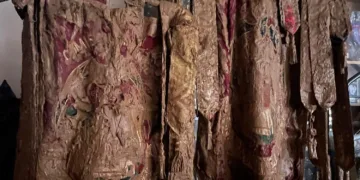 El Ayuntamiento incrementa la ayuda a las comisiones falleras que tienen su artista afectado por la dana