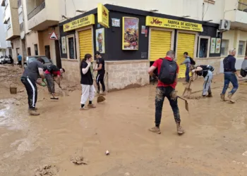 No frenen a los caminantes de la solidaridad, los de las escobas, arbitren medidas