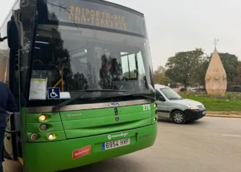 La Generalitat pone en marcha servicios de autobús Manises-Valencia y Quart de Poblet-Valencia sustitutivas de Metrovalencia 7 La Generalitat pone en marcha los servicios de autobús Manises-València y Quart de Poblet-València y alcanza las 25 líneas sustitutivas de Metrovalencia