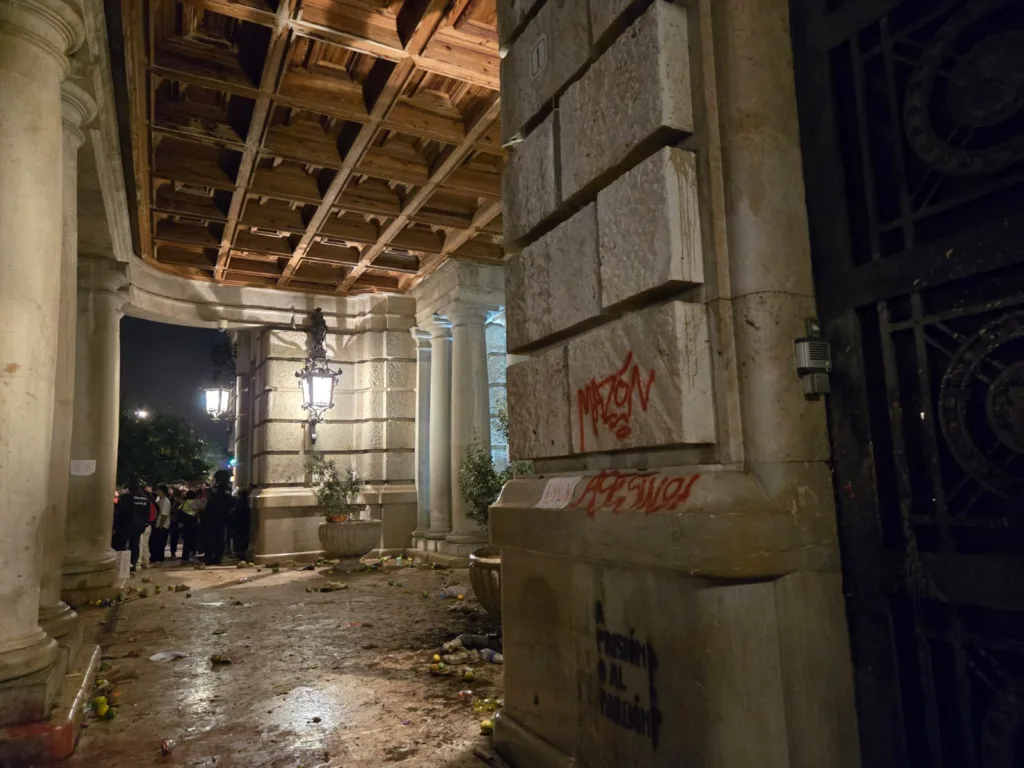 Multitudinaria manifestación contra Mazón y contra Sánchez, contra ambos 3 Gb E aXwAA71Il 1