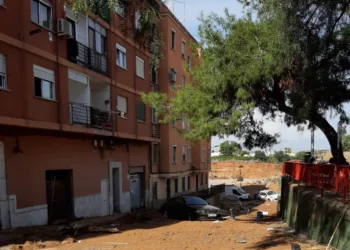 Los vecinos del barrio del Xenillet en Torrent regresan a sus casas tras las inundaciones