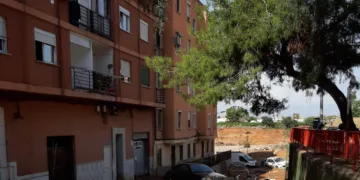Los vecinos del barrio del Xenillet en Torrent regresan a sus casas tras las inundaciones