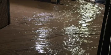 «Necesitamos ayuda, no tenemos de nada»: el grito desesperado de los vecinos afectados por la DANA en Paiporta y Catarroja