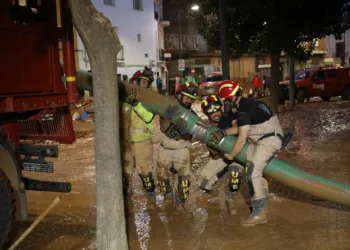 Descontento en Valencia por el limitado despliegue militar tras la DANA: solo 500 efectivos adicionales en medio de la catástrofe 1 Descontento en Valencia por el limitado despliegue militar tras la DANA: solo 500 efectivos adicionales en medio de la catástrofe
