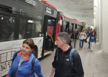 Sólo 35 autobuses para 2.500 voluntarios en la Ciudad de las Artes y gracias al Ajuntament de Valencia